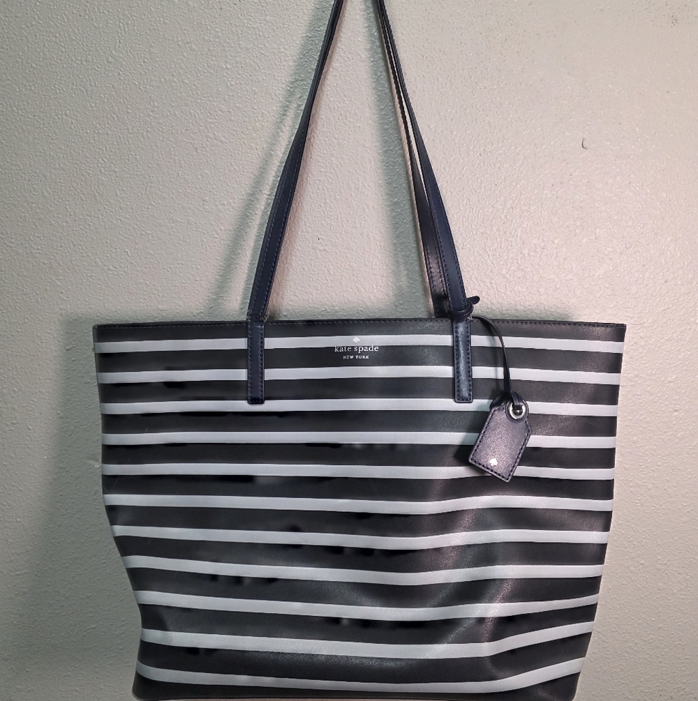 Kate Spade Nautical should bag tote. Navy striped